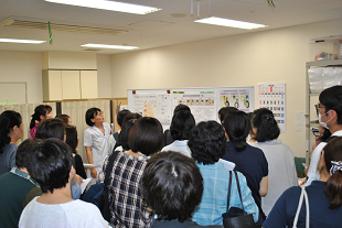 管理栄養士より当院の嚥下食について説明を受けています