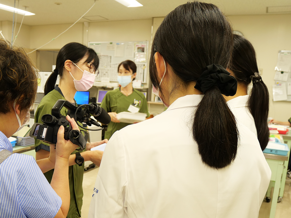 薬剤師体験ケーブルテレビ取材の様子
