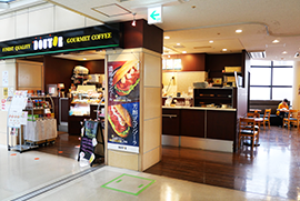 病院内のドトールコーヒーの外観写真