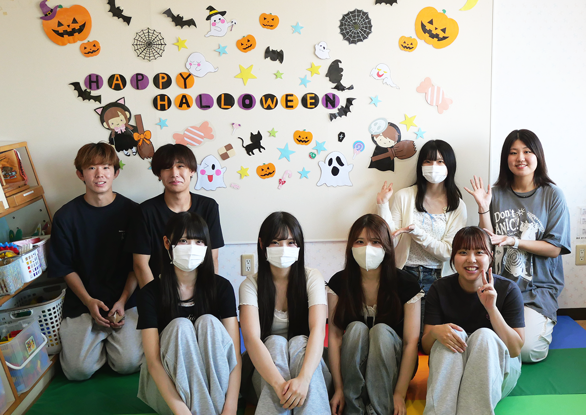 学生ボランティアが小児病棟をハロウィン一色に