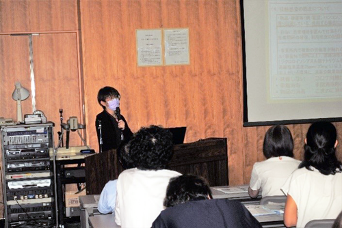 感染管理認定看護師からの発表の様子