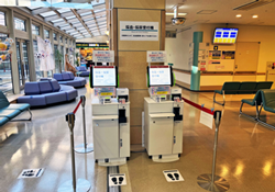 採血採尿受付機