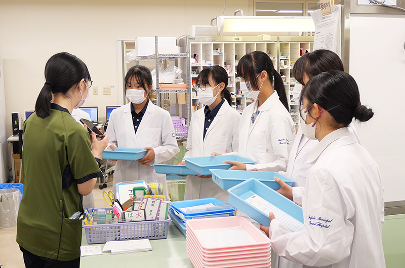 高校生の薬剤部見学&体験