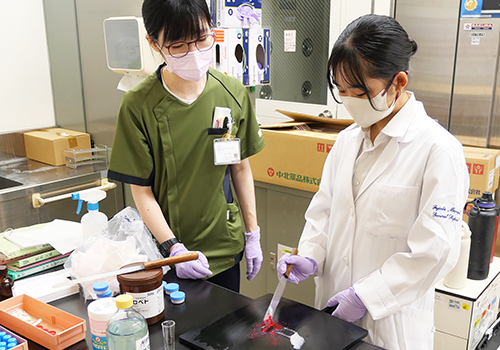 高校生の薬剤部見学&体験
