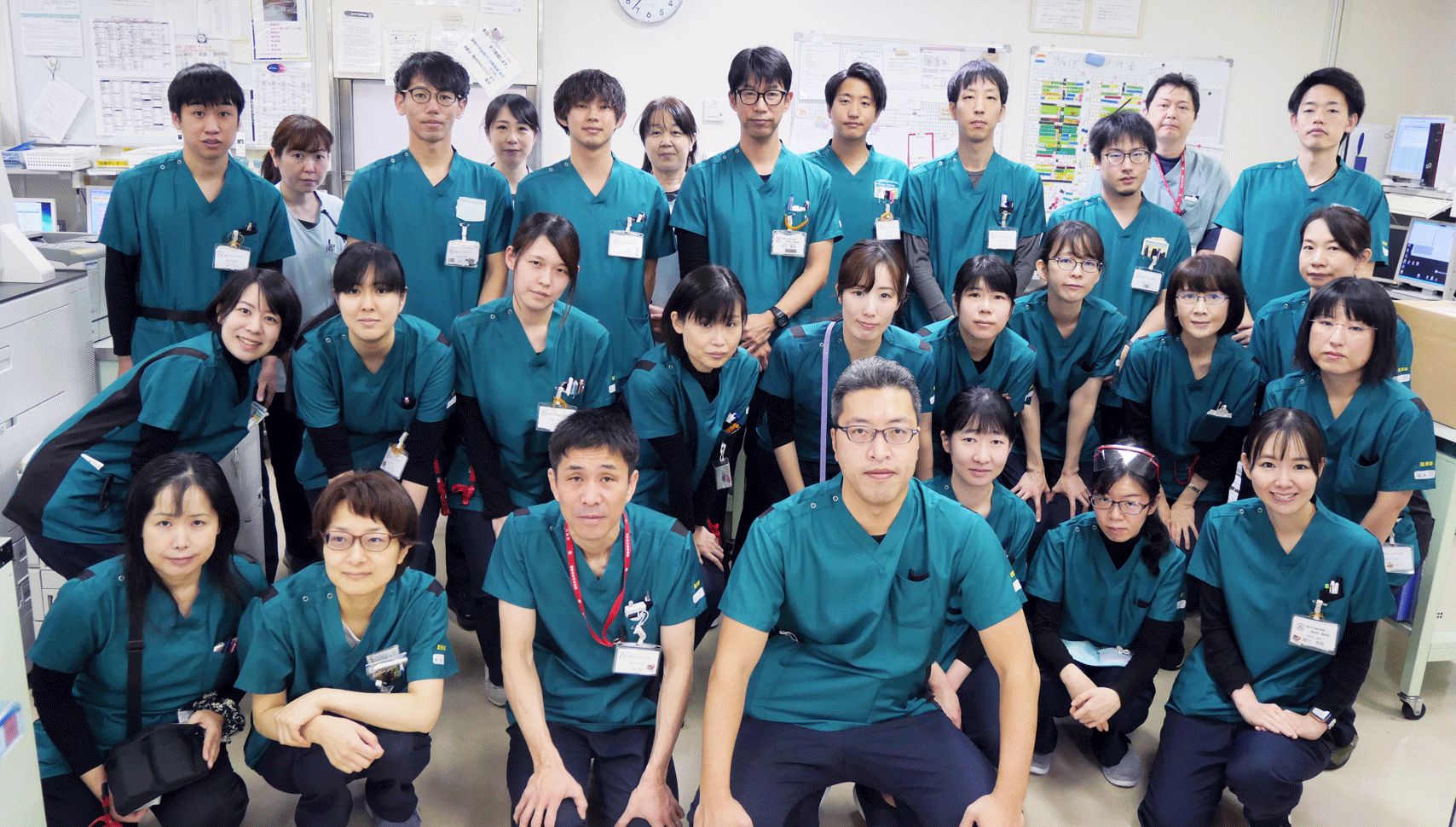薬剤部スタッフ集合写真