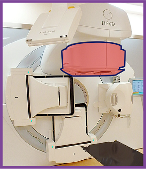 赤い部分から放射線が放出する放射線治療装置の写真