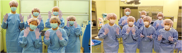ナース体験をしている高校生が手術の際にきるガウンと帽子とマスク、手袋をしている写真